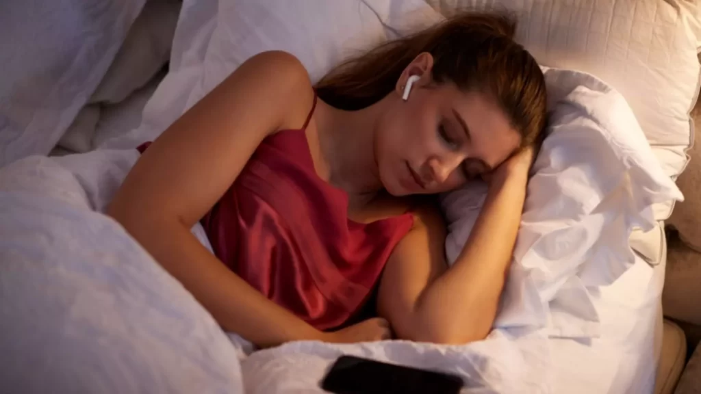 Earbuds For Sleeping – Is it Safe